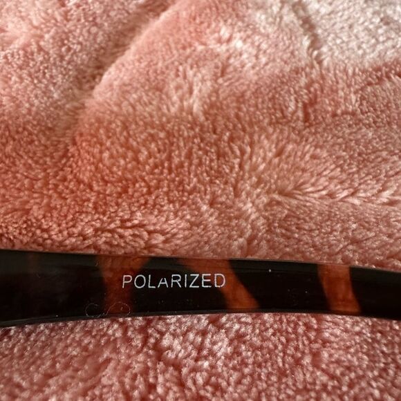 Foster Grant Women's Poppet Polarized Rectangular Sunglasses, Tortoise/Brown - Picture 7 of 8